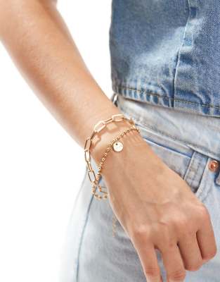 SVNX – Zweierpack goldfarbene Kettenarmbänder mit Anhängern