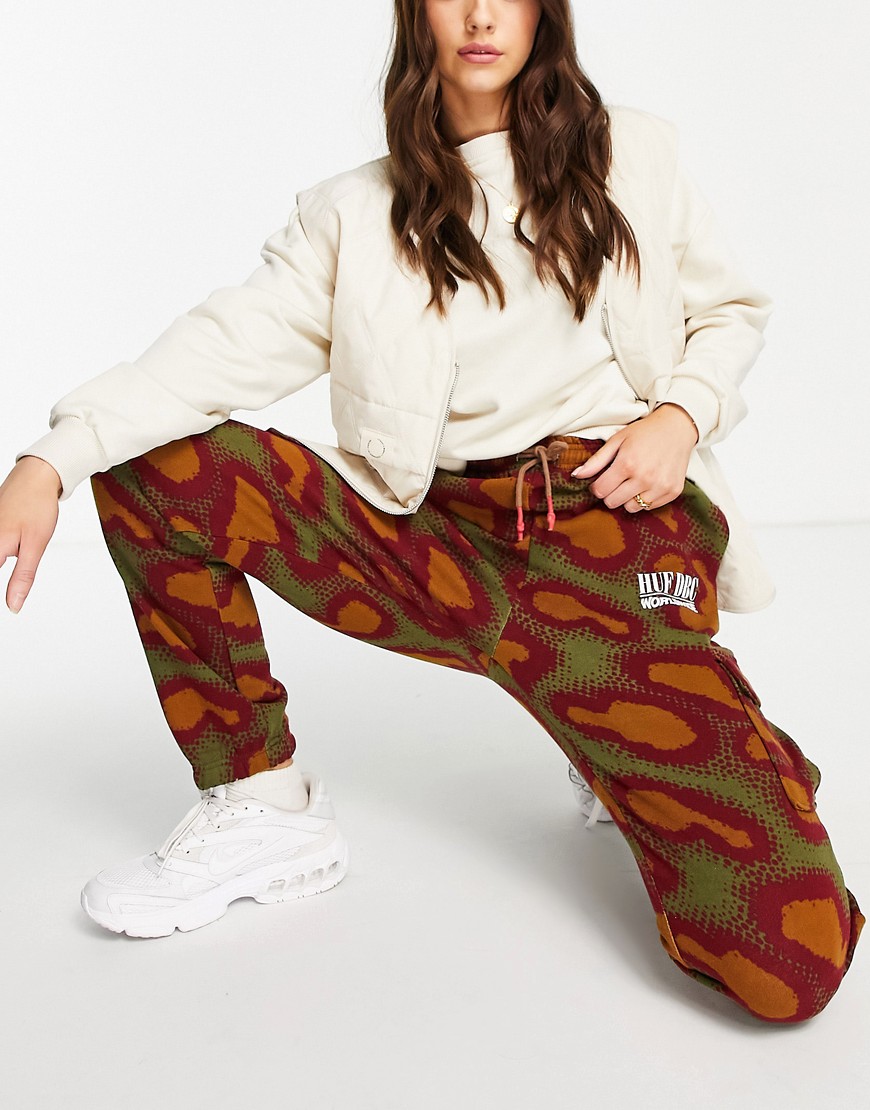 фото Свободные брюки карго с абстрактным камуфляжным принтом от комплекта huf-разноцветный