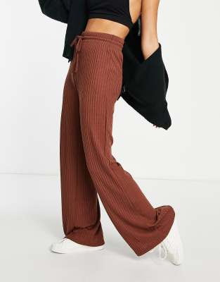 Прямые брюки  Asos Свободные брюки коричневого цвета Stradivarius-Коричневый цвет