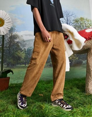 фото Свободные вельветовые брюки карго коричневого цвета в стиле 90-х collusion-коричневый цвет