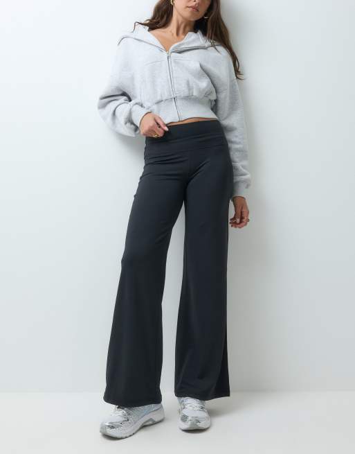 Sweaty Betty All Day 30"" wide leg trouser in black, 2 of 5