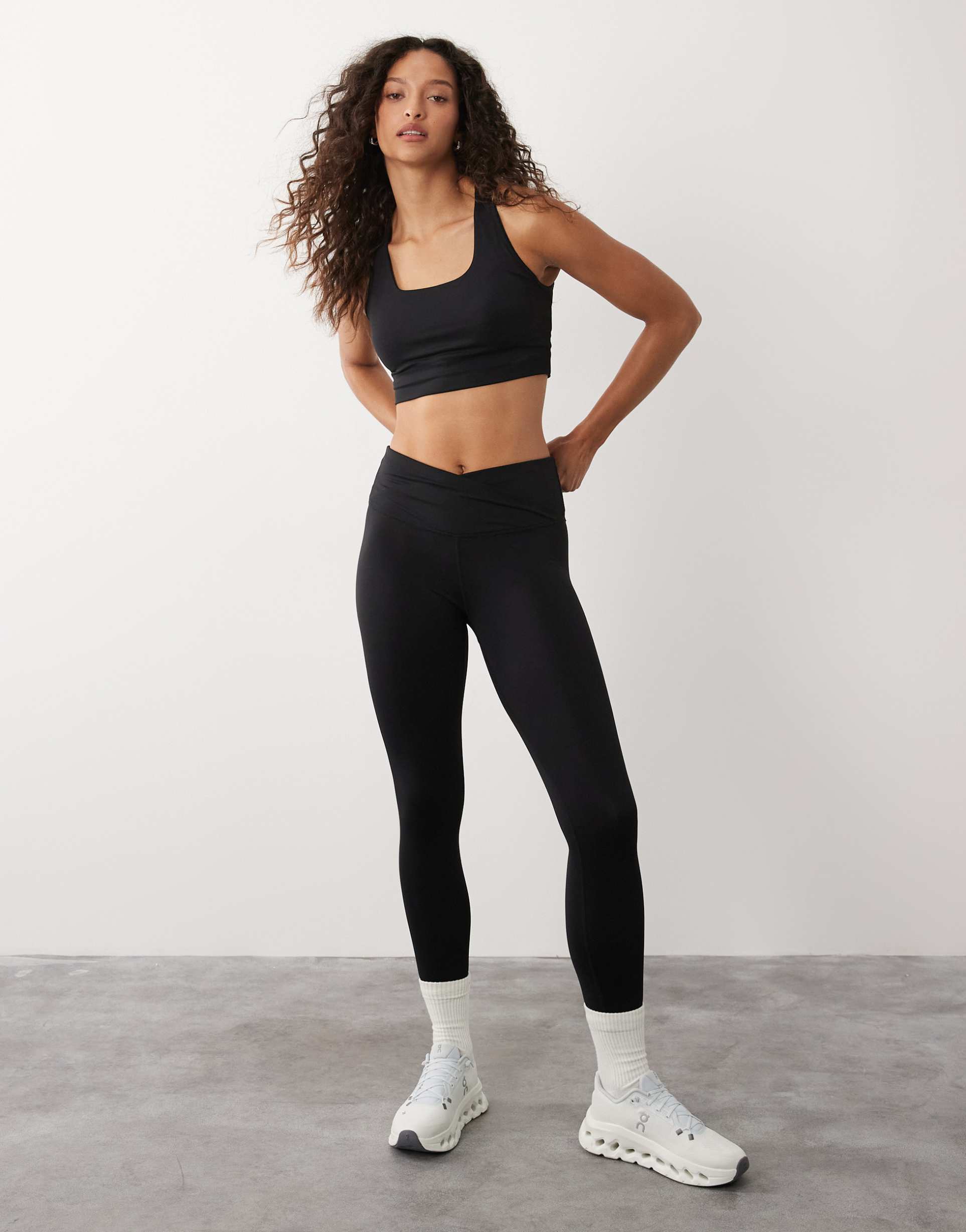 sweaty betty all day 7/8 wrap waist leggings in black