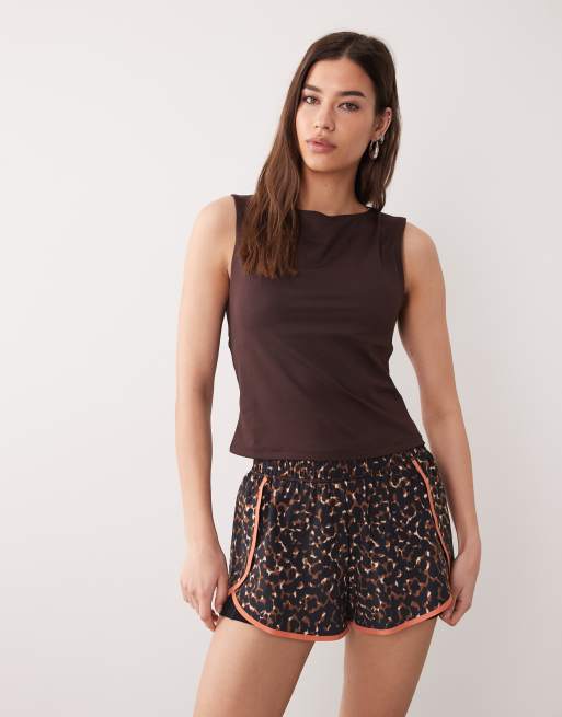 Sweaty Betty All Day twist back bra tank in brown, 2 of 4