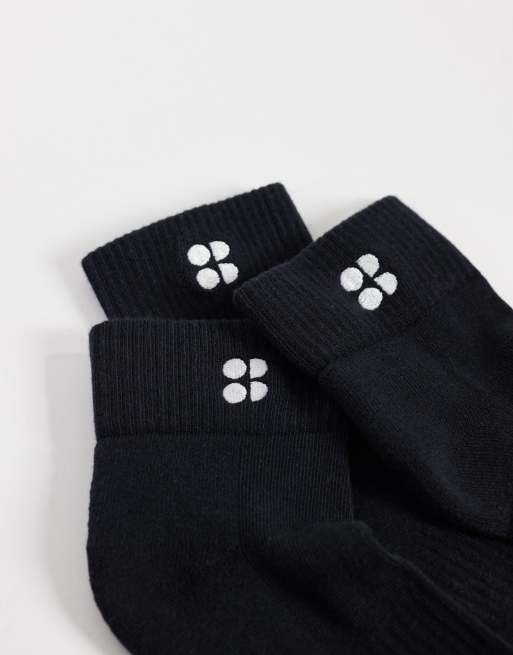 Sweaty Betty Essentials 3 pack mini crew sock in black, 2 of 3