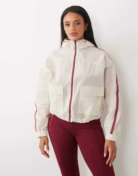 Sweaty Betty – Leichte Jacke aus Ripstop in Beige mit aufgesetzter Tasche - view 1