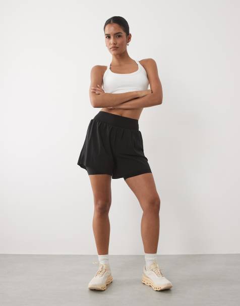 Sweaty Betty power 6"" szorty z perforowanej siateczki w kolorze czarnym - view 1