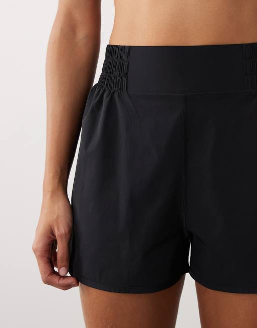 Sweaty Betty relay replacer shorts in black, 4 of 5