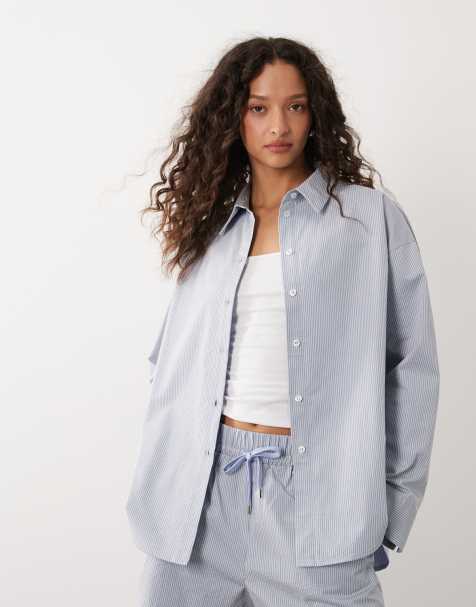 Sweaty Betty – Summer – Mehrfarbig gestreifte Hemdbluse in Blau und Weiß - view 1