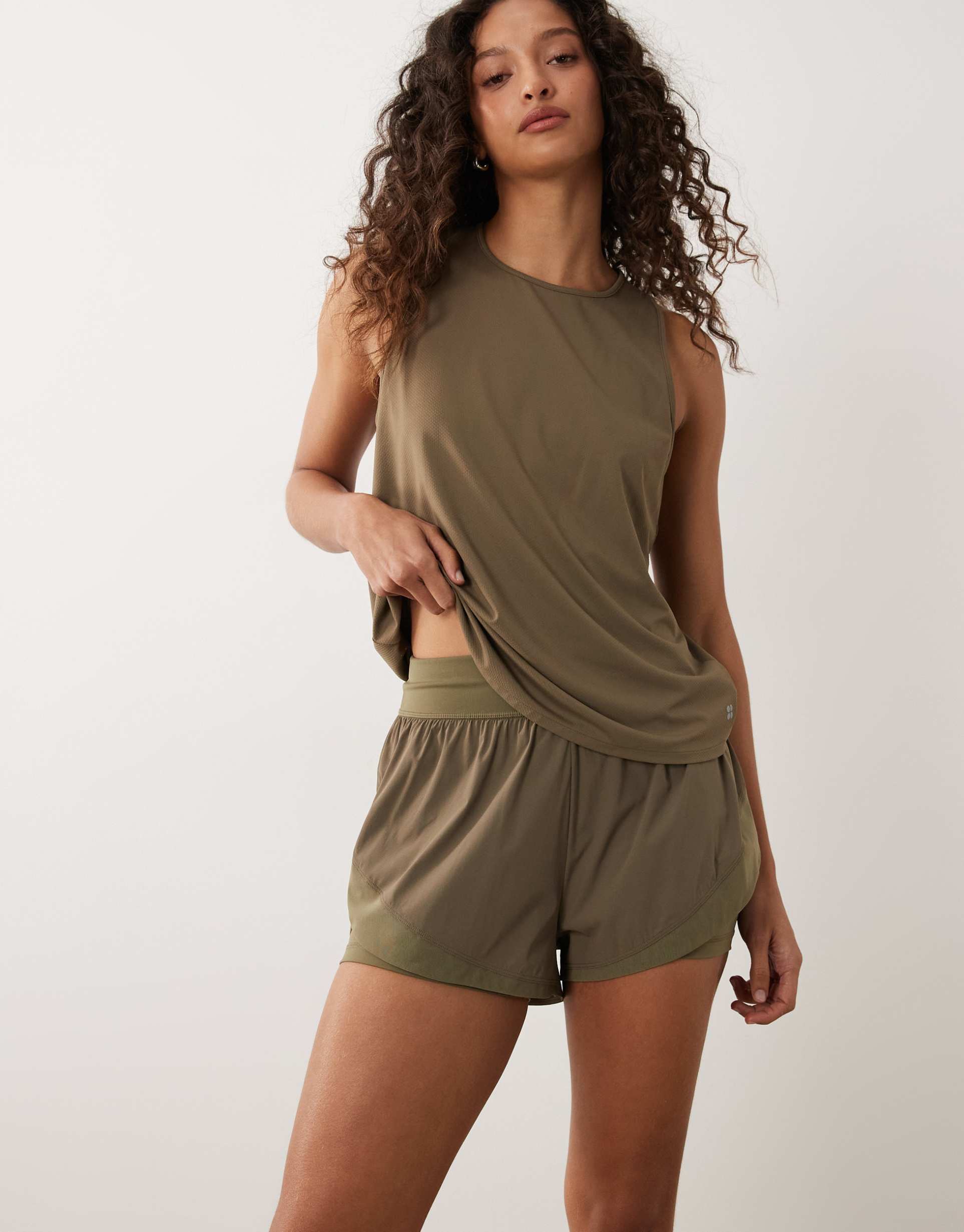 sweaty betty tempo running shorts in khaki brown