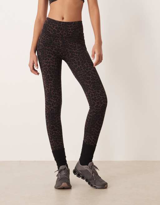 Sweaty Betty – Ultimate Studio – Bruna, 7/8-långa leggings med leopardmönster, 2 av 5