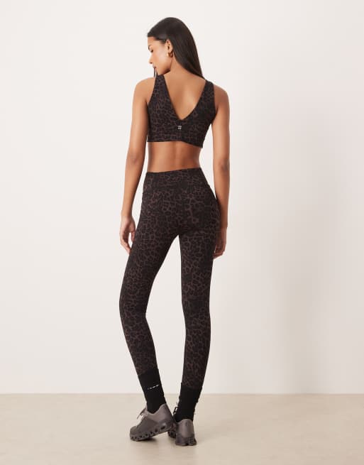 Sweaty Betty – Ultimate Studio – Bruna, 7/8-långa leggings med leopardmönster, 3 av 5