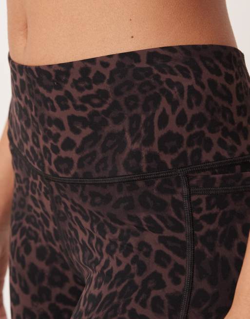 Sweaty Betty – Ultimate Studio – Bruna, 7/8-långa leggings med leopardmönster, 4 av 5