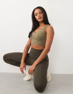 Sweaty Betty Ultimate Studio Voop Bra in khaki brown-Green