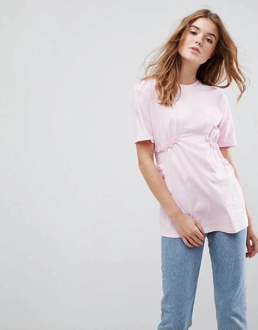 T-shirt med rynket talje og og miniflæser fra ASOS-Pink