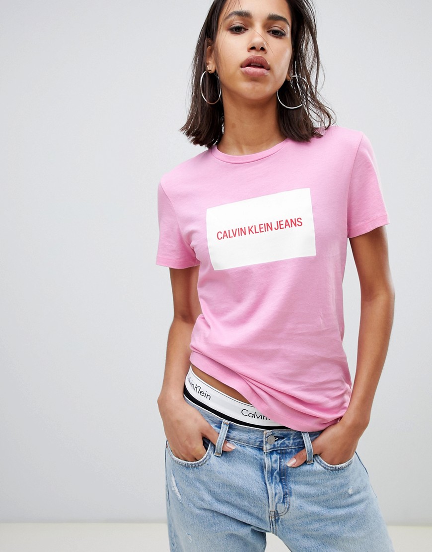 T-shirt med smal pasform og logo i box fra Calvin Klein Jeans-Pink