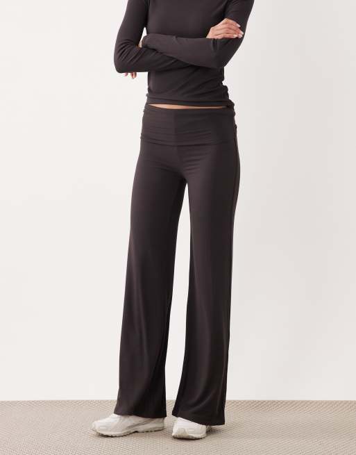 Tala - 365 - Flare-broek met omgeslagen taille in espresso, 2 van 5