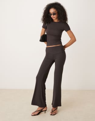 365 roll waist flared pants in espresso-Brown