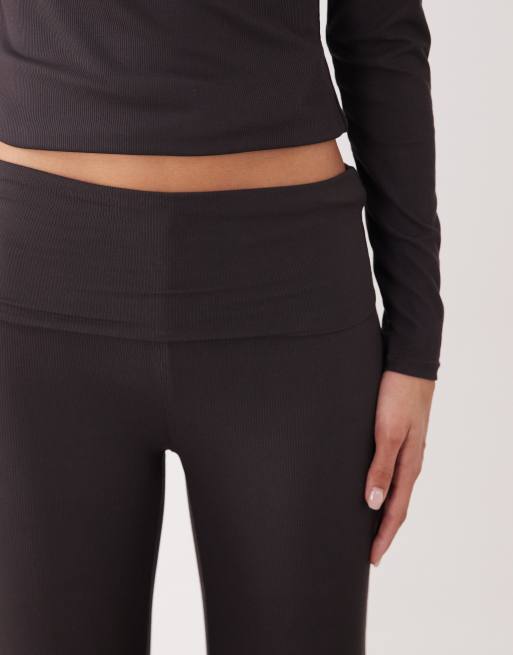 Tala 365 roll waist flared pants in espresso, 3 of 5