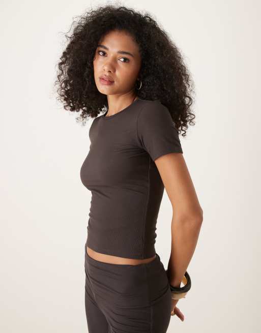 Tala 365 short sleeve longer length t-shirt in espresso