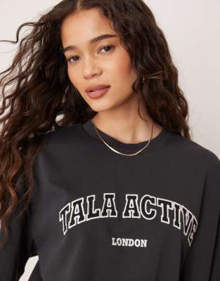 Tala - Active - T-Shirt in Schwarz mit Applikation