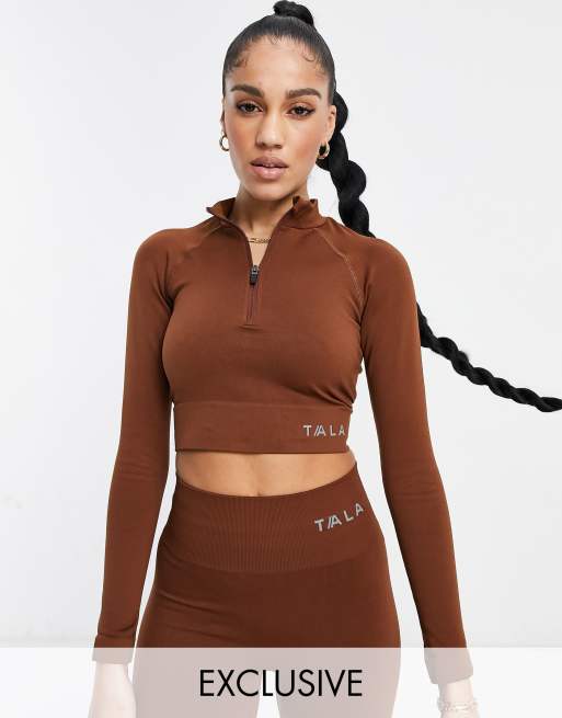 Tala – Aster – Langärmliges, kurzes Oberteil in Braun - exklusiv bei ASOS