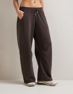 Tala barrel leg sweatpants in americano