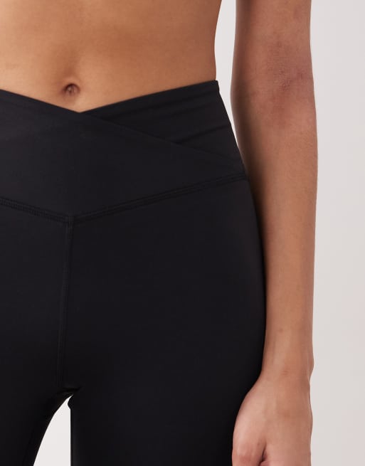 TALA - DayFlex 30" - Flared yogabroek met overslag en hoge taille in zwart, 3 van 5