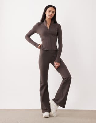 Tala - DayFlex - Ausgestellte Wickel-Yogahose in Mokkabraun-Brown