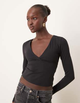 DayFlex built-in support V-neck long sleeve top in black