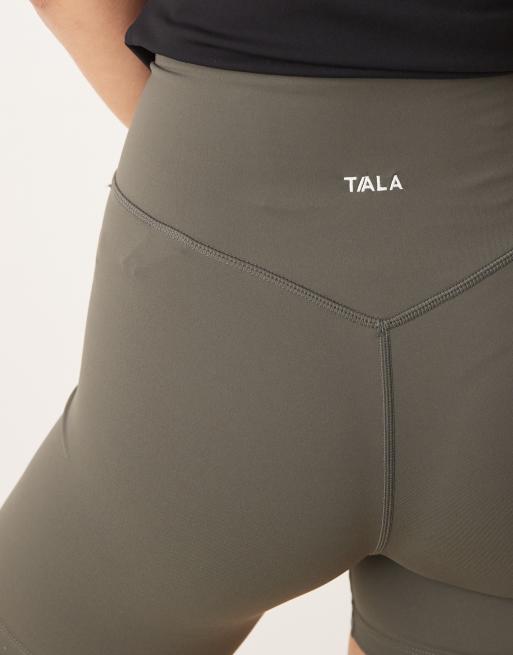 TALA – DayFlex – Mörkt olivgröna shorts med omlottdesign och hög midja, 4 av 5