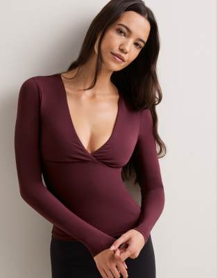 Tala Dayflex V Neck Top In Red