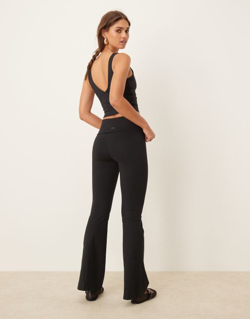 Tala – DayFlex – Vielseitig tragbare Yogahose in Schwarz mit Umschlag und ausgestelltem Design, 3 von 5