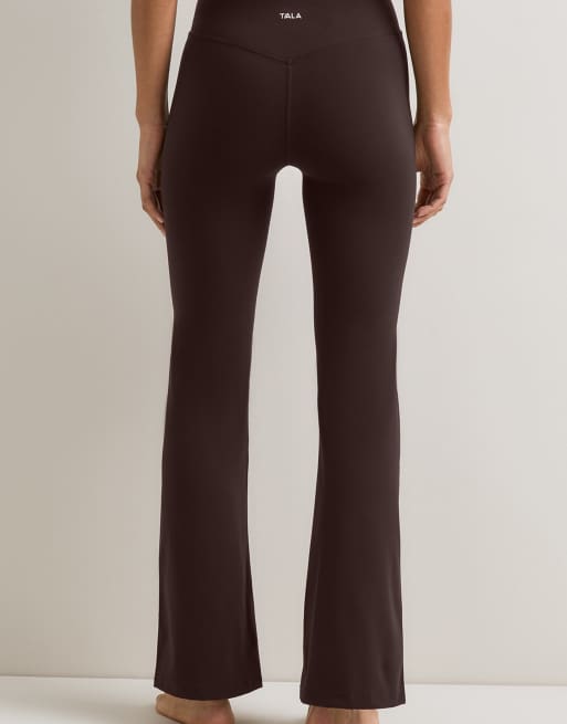 TALA Dayflex wrap højtaljede flare-leggings i americano, 2 af 3