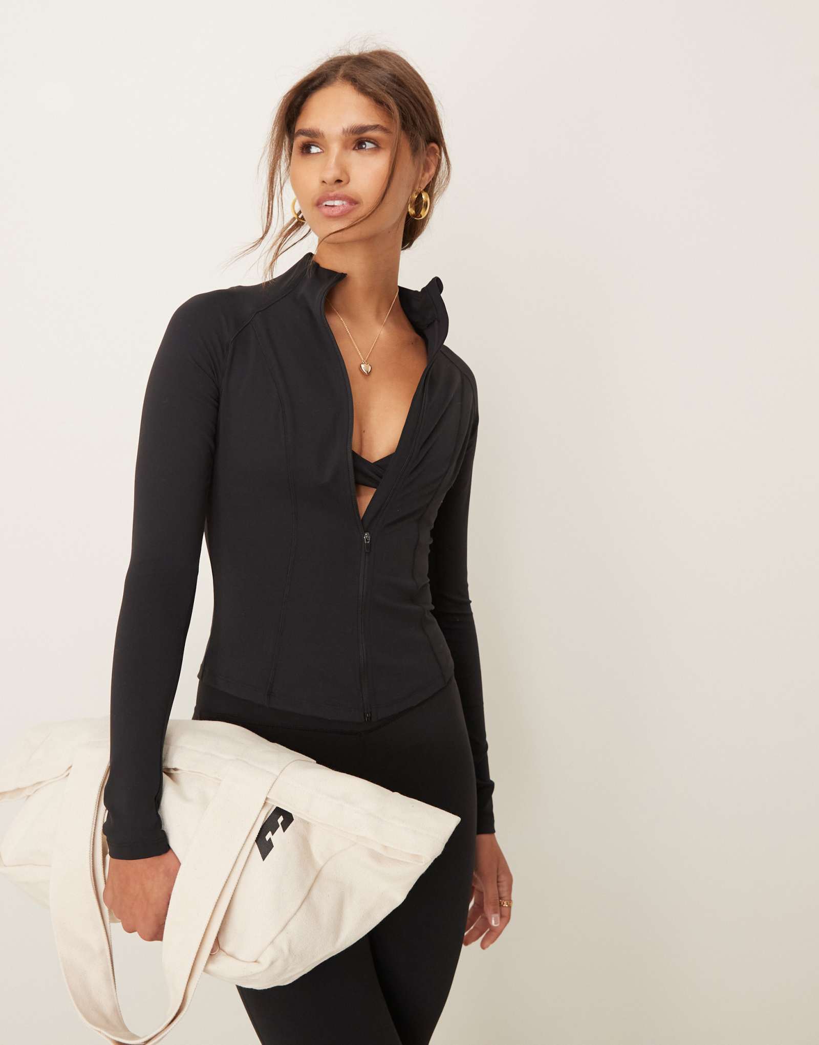 Куртка на молнии Tala DayFlex черного цвета 18390₽