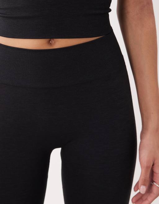 Tala – Figurformende, nahtlose Leggings in meliertem Schwarz mit Raffung, 3 von 5