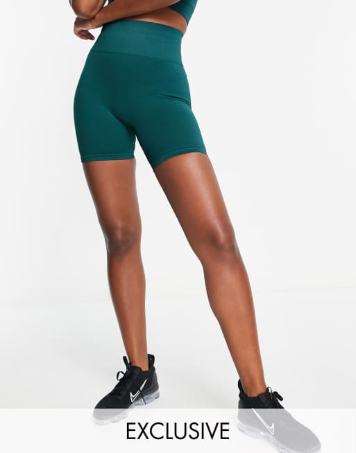 TALA – Hosta – Booty-Shorts in Atlantikblau, exklusiv bei ASOS 