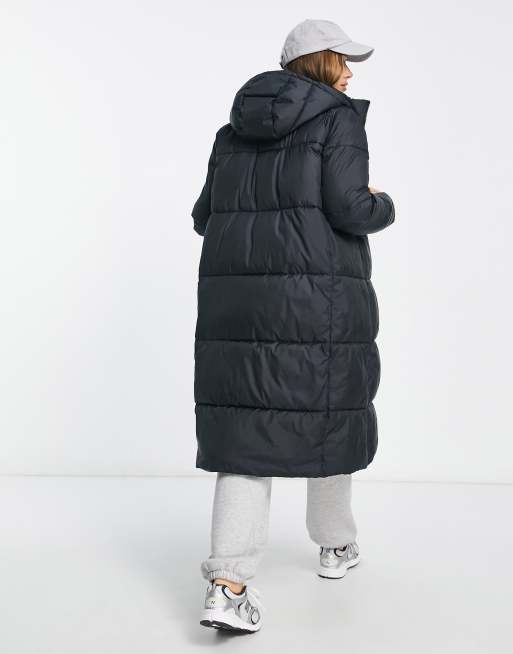 Long black outlet puffer