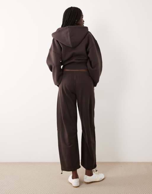TALA mid rise pintuck barrel leg jogger in americano brown, 2 of 5