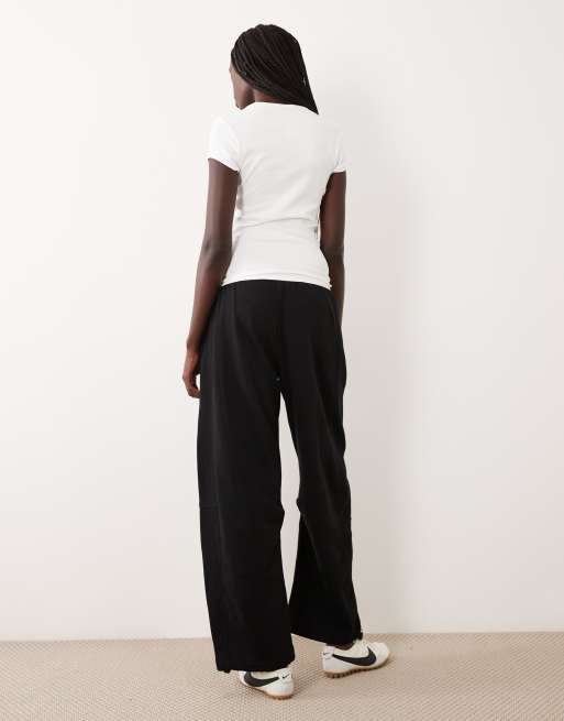 TALA mid rise pintuck barrel leg jogger in black, 3 of 5