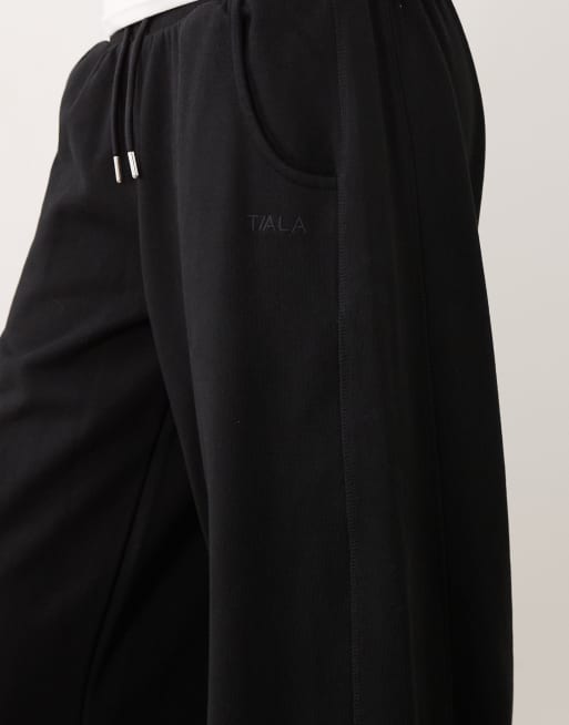 TALA mid rise pintuck barrel leg jogger in black, 4 of 5