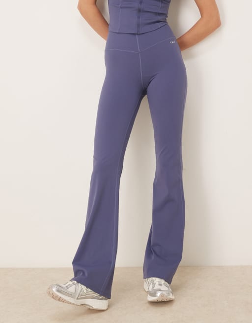 TALA SkinLuxe v-waist high waisted flared leggings in blue, 5 of 5