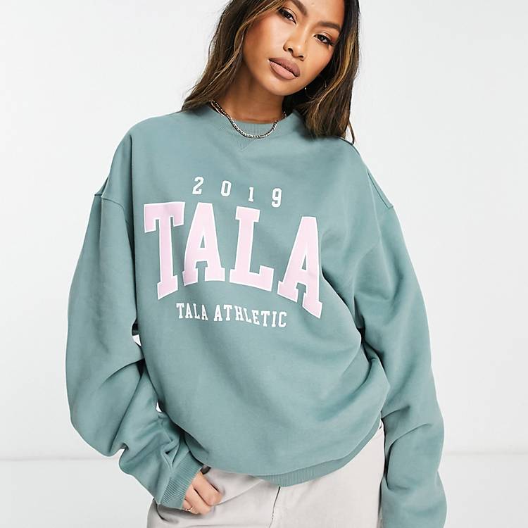 TALA – Sweatshirt in Khakigrün mit Rundhalsausschnitt und College-Logo |  ASOS