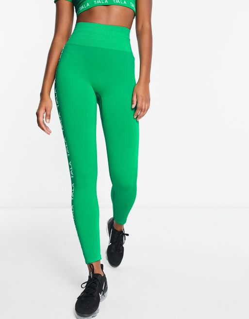 TALA – Zinnia – Nahtlose Leggings in Grün mit Logo, exklusiv bei ASOS , 4 von 4