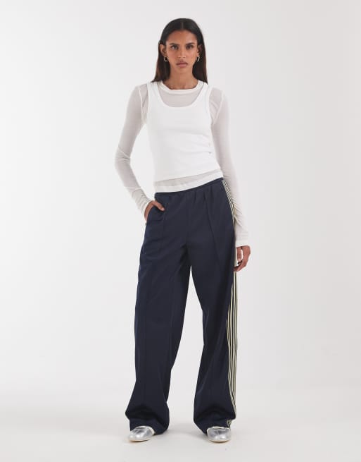 Tall pantaloni satinati a gamba larga con banda laterale navy, 2 di 5