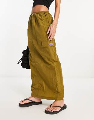 Tammy Girl - Fallschirmrock in Khaki mit Maxilänge-Blau