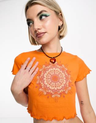 Tammy Girl - Knapp geschnittenes T-Shirt in Orange mit Mandala-Grafikprint