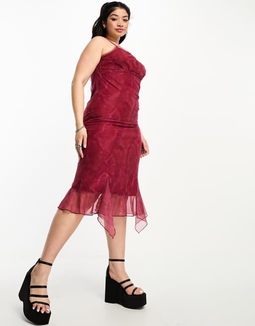 Tammy Girl Plus - Robe mi-longue à imprimé rétro avec buste froncé et ourlet asymétrique