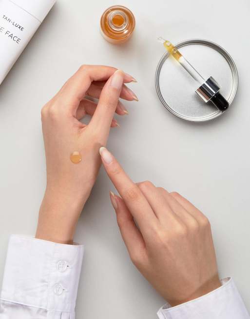 Tan Luxe – The Face – Rozświetlające serum samoopalające, odcień jasny/średni 30 ml, 4 z 4
