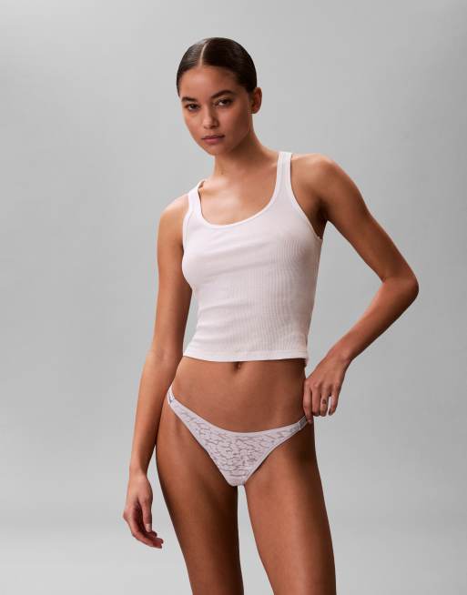 Tanga de hilo lila con cinturilla de pico de encaje Icon Lace de Calvin Klein, 2 de 4