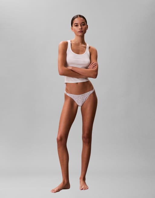 Tanga de hilo lila con cinturilla de pico de encaje Icon Lace de Calvin Klein, 4 de 4